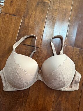 Victoria's Secret Lace-Trim Push-Up Bra in Nude Beige